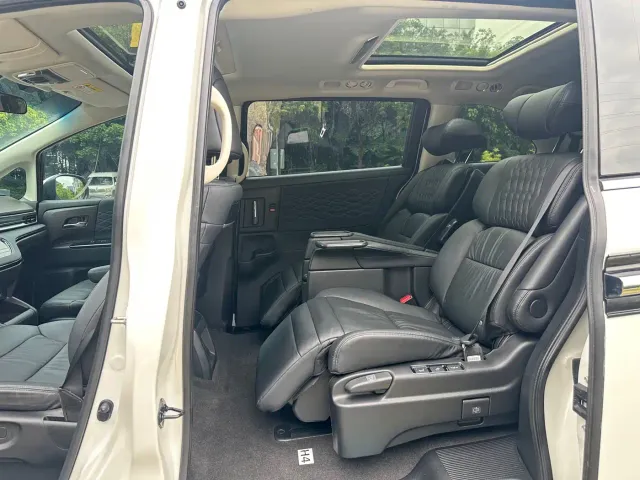 Honda Elysion — Фото автомобиля 5