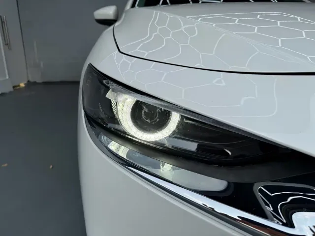 Mazda Axela — Фото автомобиля 7