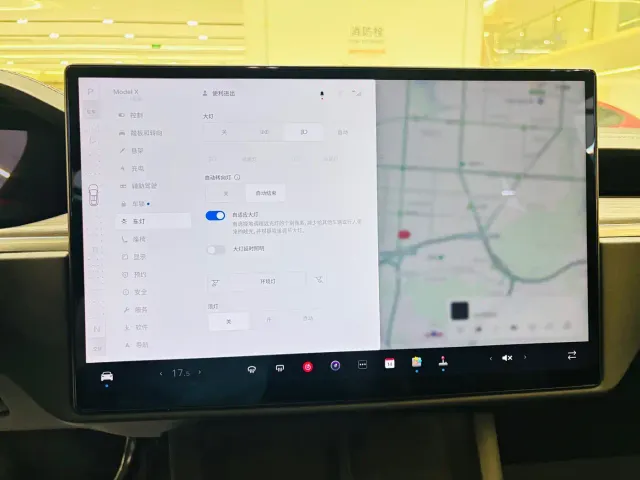 Tesla Model X — Фото автомобиля 12