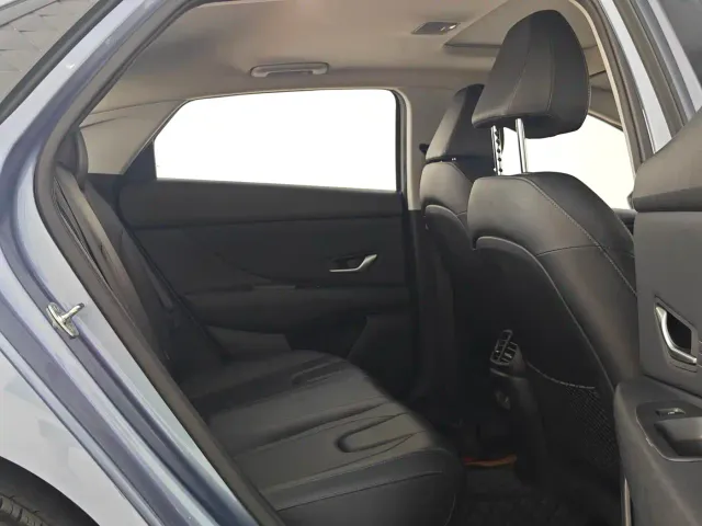Hyundai Elantra — Фото автомобиля 15