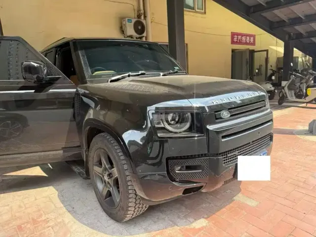 Фотография автомобиля — Land Rover Defender