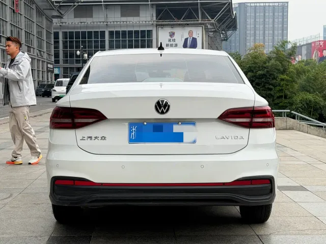 Volkswagen Lavida — Фото автомобиля 6