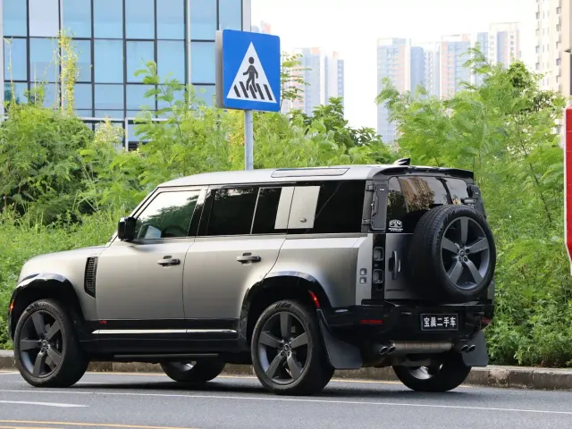 Land Rover Defender — Фото автомобиля 4