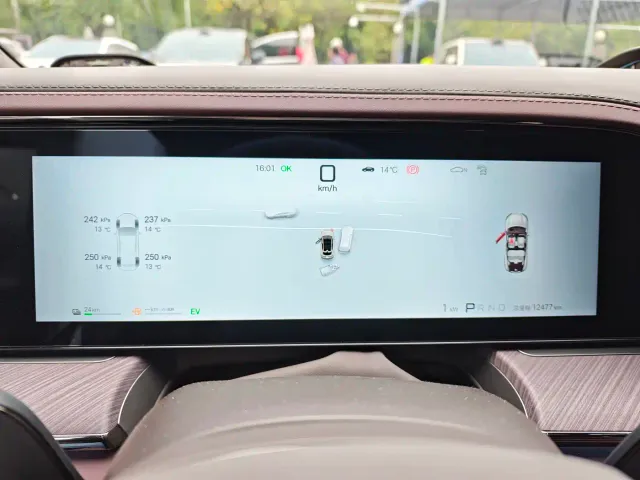 Denza Z9GT — Фото автомобиля 13