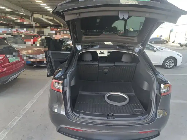 Tesla Model Y — Фото автомобиля 18