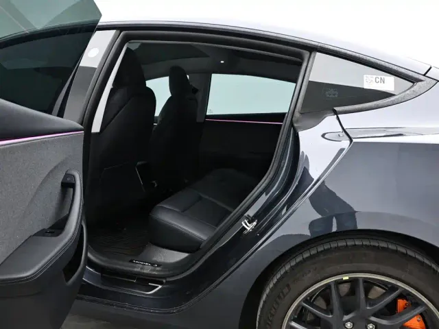 Tesla Model 3 — Фото автомобиля 13