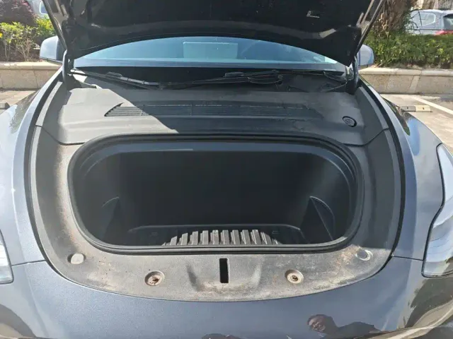 Tesla Model Y — Фото автомобиля 16