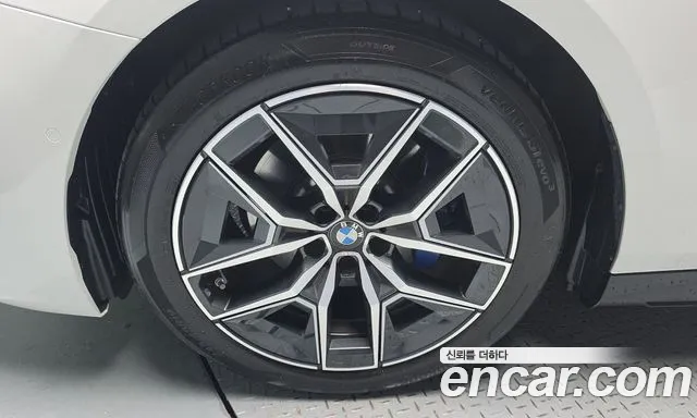 BMW 5 Series G60 — Фото автомобиля 5