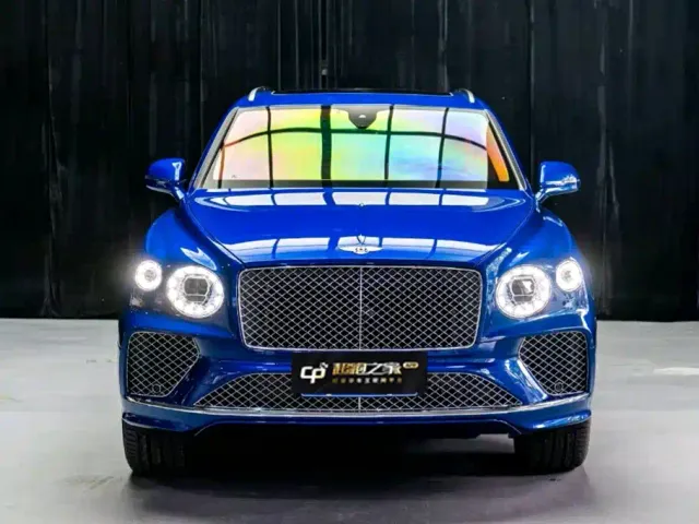 Bentley Bentayga — Фото автомобиля 2