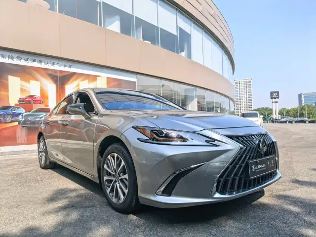 Lexus ES — Фото автомобиля 9