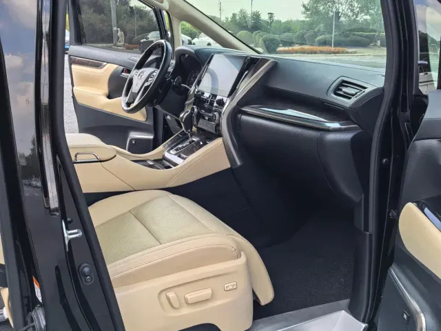 Toyota Alphard — Фото автомобиля 7