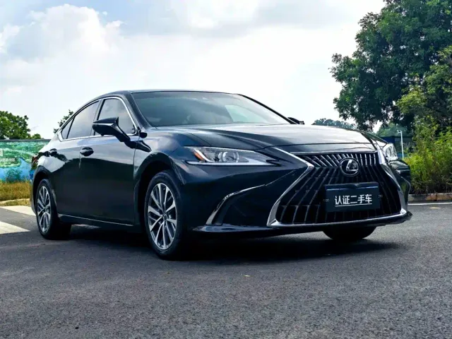 Lexus ES — Фото автомобиля 3