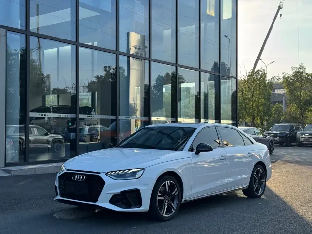 Фотография автомобиля — Audi A4L