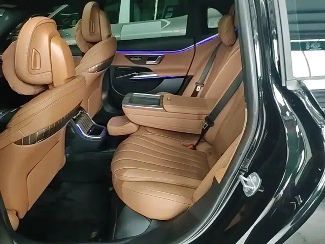 Mercedes-Benz E-Class — Фото автомобиля 16