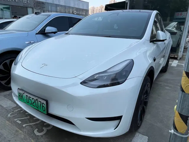 Tesla Model Y — Фото автомобиля 3