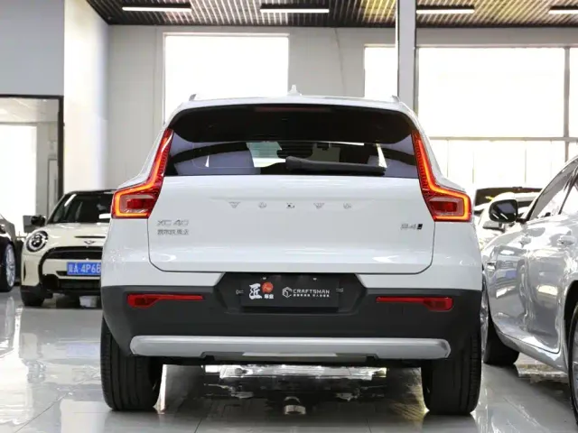 Volvo XC40 — Фото автомобиля 21