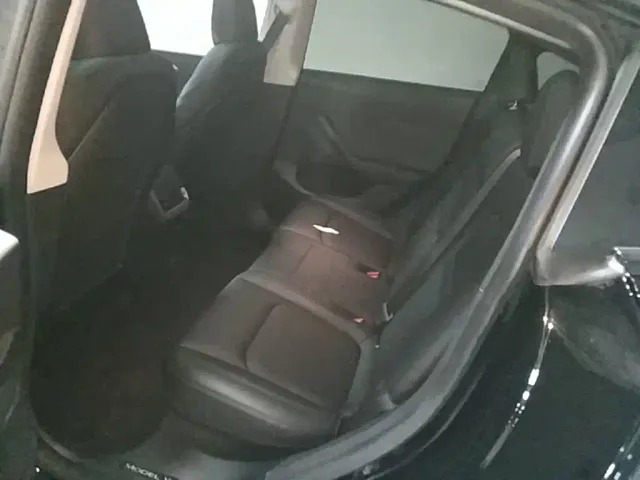 Tesla Model Y — Фото автомобиля 16
