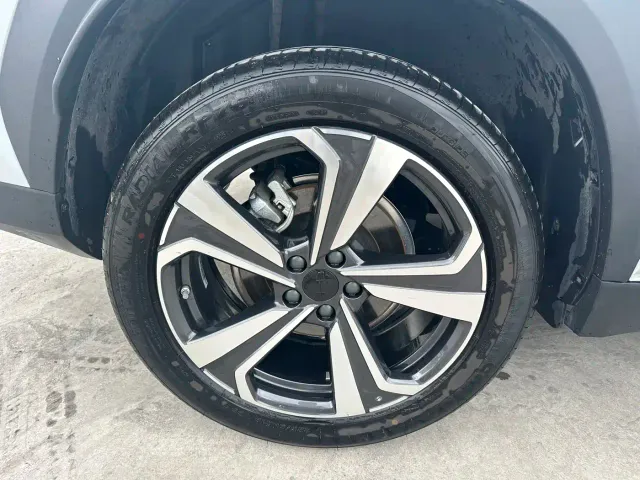 Geely Boyue L — Фото автомобиля 9