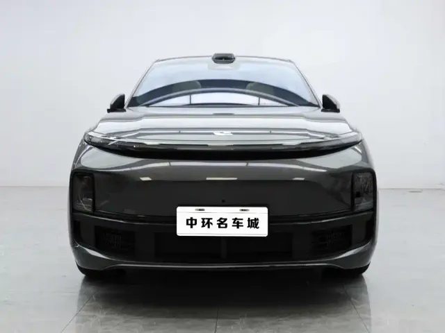Li Auto L8 — Фото автомобиля 2