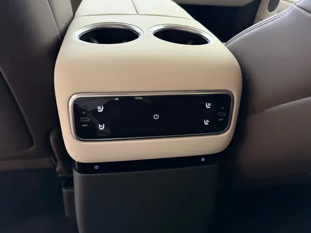 Li Auto MEGA — Фото автомобиля 8