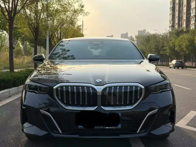 BMW 5 Series — Фото автомобиля 2