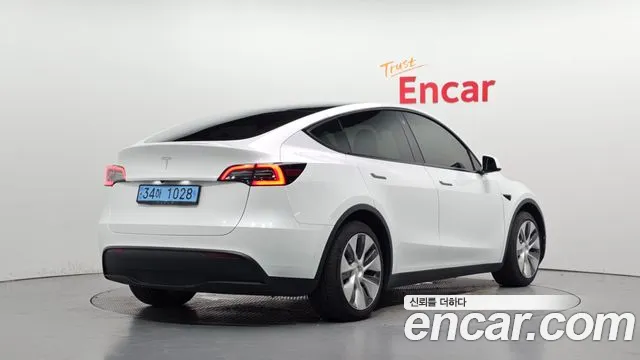Tesla Model Y — Фото автомобиля 2