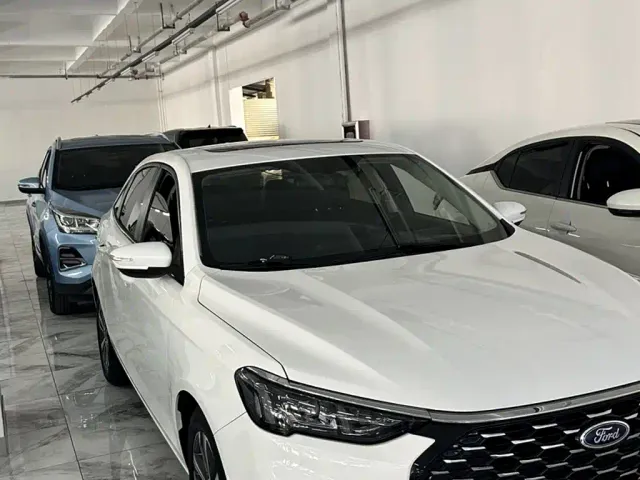 Ford Escort — Фото автомобиля 4