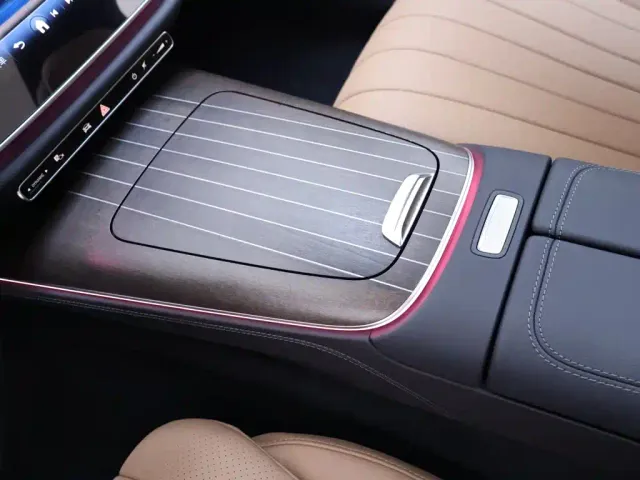 Mercedes-Benz E-Class — Фото автомобиля 12