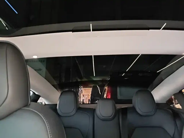 Tesla Model 3 — Фото автомобиля 17