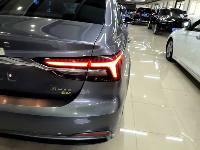 Roewe i6 MAX EV — Фото автомобиля 7