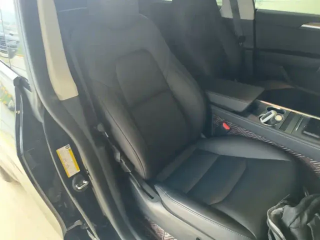 Tesla Model Y — Фото автомобиля 24