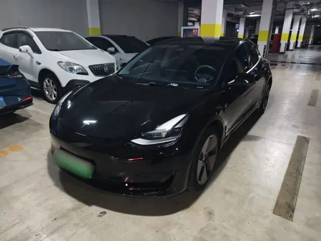 Фотография автомобиля — Tesla Model 3