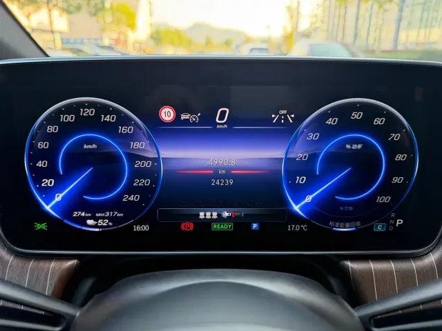 Mercedes-Benz EQE SUV — Фото автомобиля 16