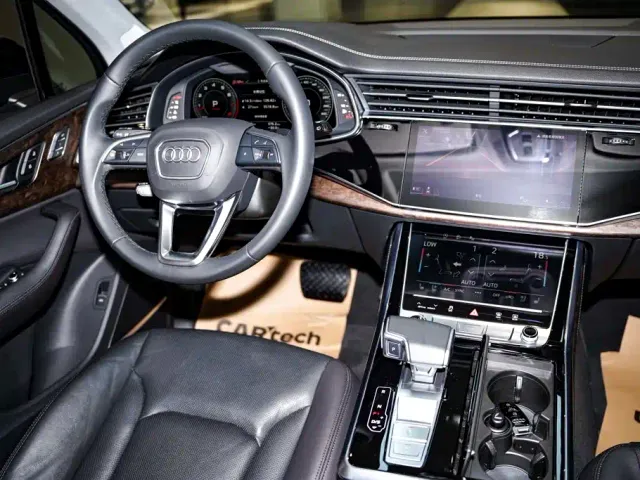 Audi Q7 — Фото автомобиля 28