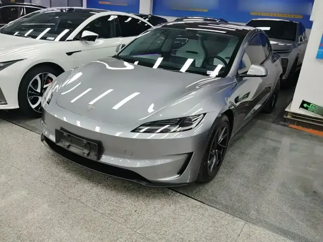 Фотография автомобиля — Tesla Model 3