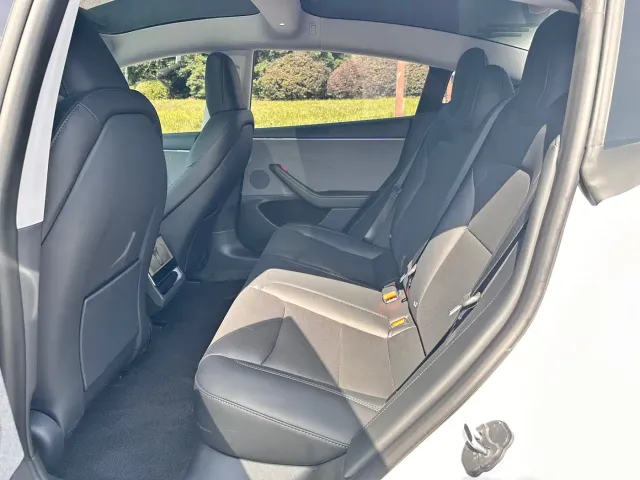 Tesla Model 3 — Фото автомобиля 8