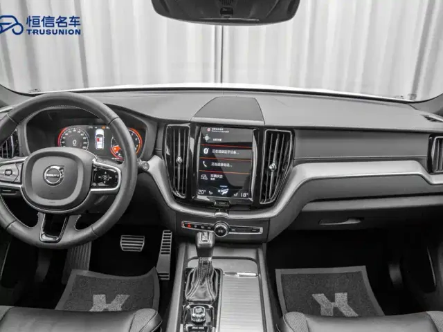 Volvo XC60 — Фото автомобиля 13