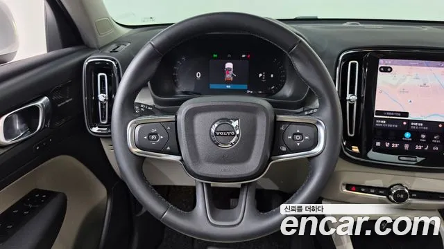 Volvo XC40 — Фото автомобиля 13