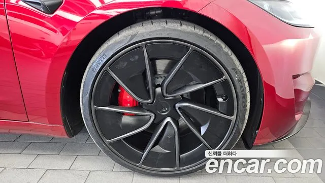 Tesla Model 3 — Фото автомобиля 6