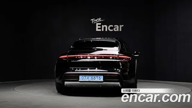 Porsche Taycan — Фото автомобиля 4