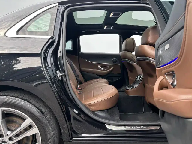 Mercedes-Benz E-Class — Фото автомобиля 21