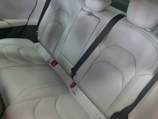 Xiaomi SU7 — Фото автомобиля 16