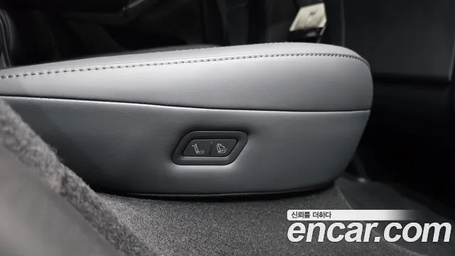 Tesla Model Y — Фото автомобиля 16