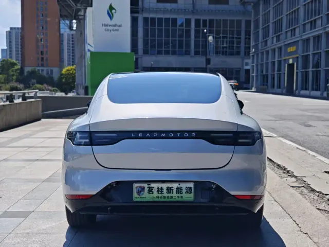 Leapmotor C01 — Фото автомобиля 5
