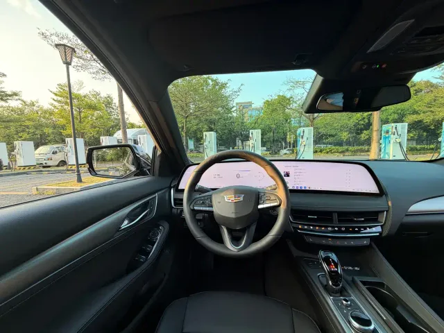 Cadillac CT5 — Фото автомобиля 11