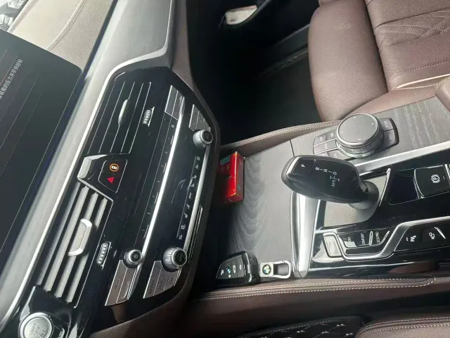 BMW 5 Series — Фото автомобиля 6
