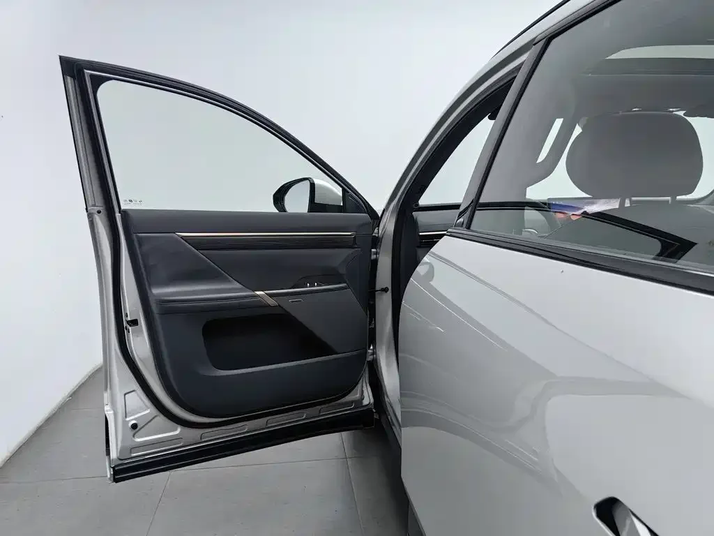 Dongfeng Yipai eπ008 2024 210Max Range Extender 6-Seater — Фото автомобиля 8