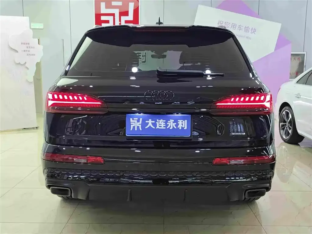 Audi Audi Q7 2025 45 TFSI quattro S line Black Warrior — Фото автомобиля 5
