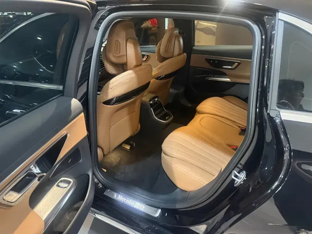 Mercedes-Benz E-Class — Фото автомобиля 4
