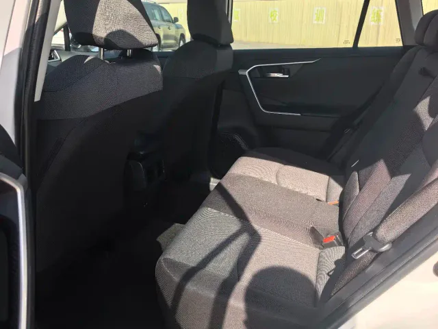Toyota RAV4 — Фото автомобиля 6